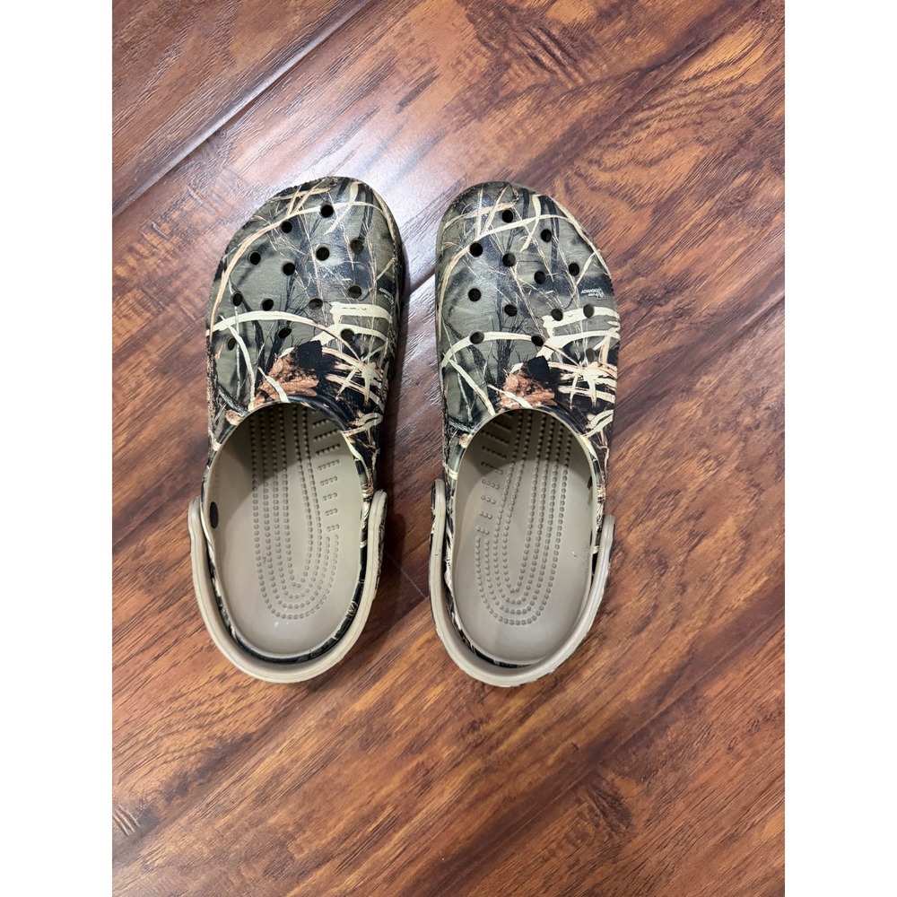Crocs Classic Clogs Mens 10 Realtree Edge Camo Khaki Excellent Outdoor Clogs